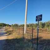 Ancora un paio di chilometri alla guida e arriviamo a destinazione: un cartello ci segnala che siamo in localit� Posta di Mezzo